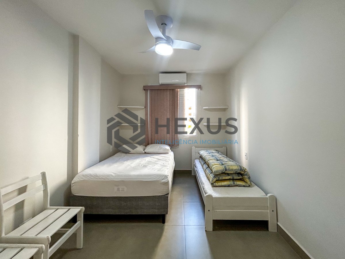 Foto 17 de Apartamento com varanda a 150m da praia na Enseada, Guarujá