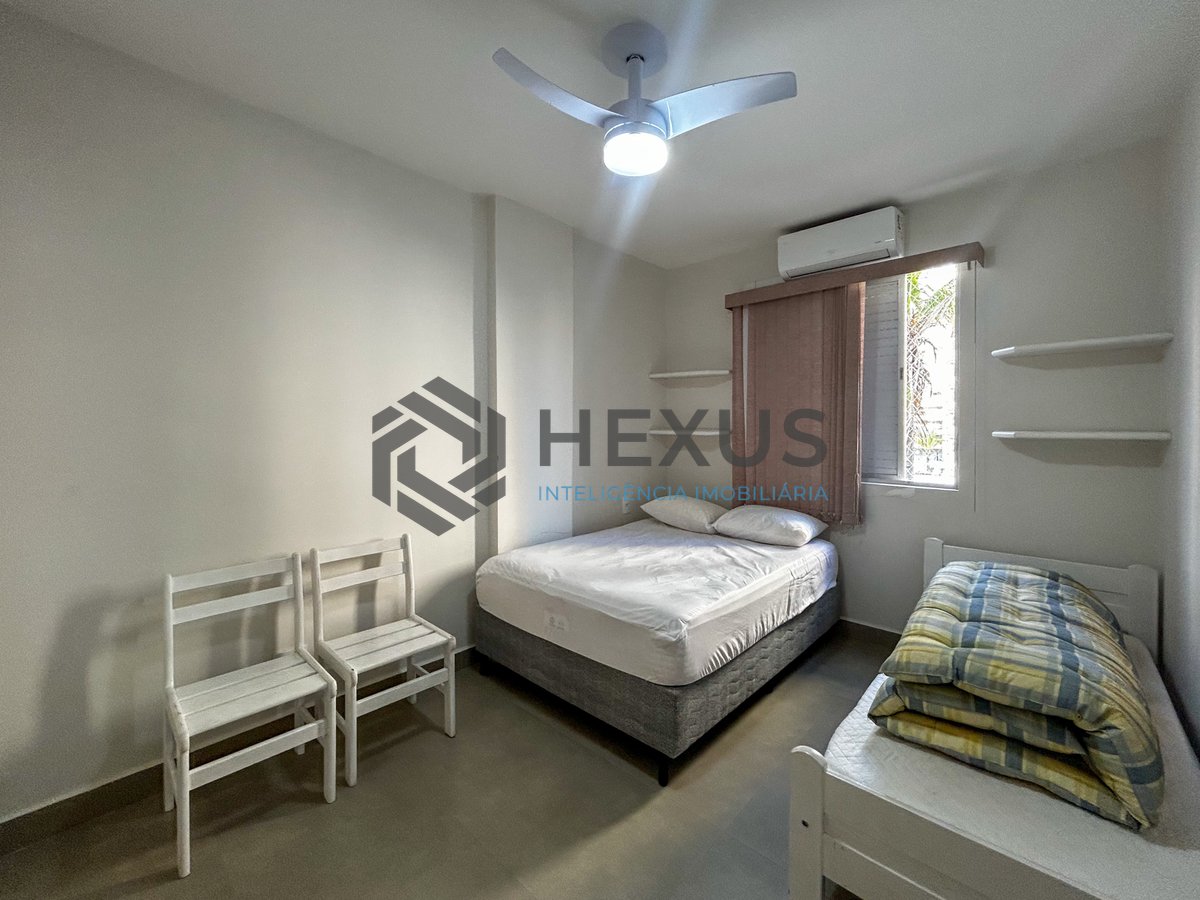 Foto 18 de Apartamento com varanda a 150m da praia na Enseada, Guarujá