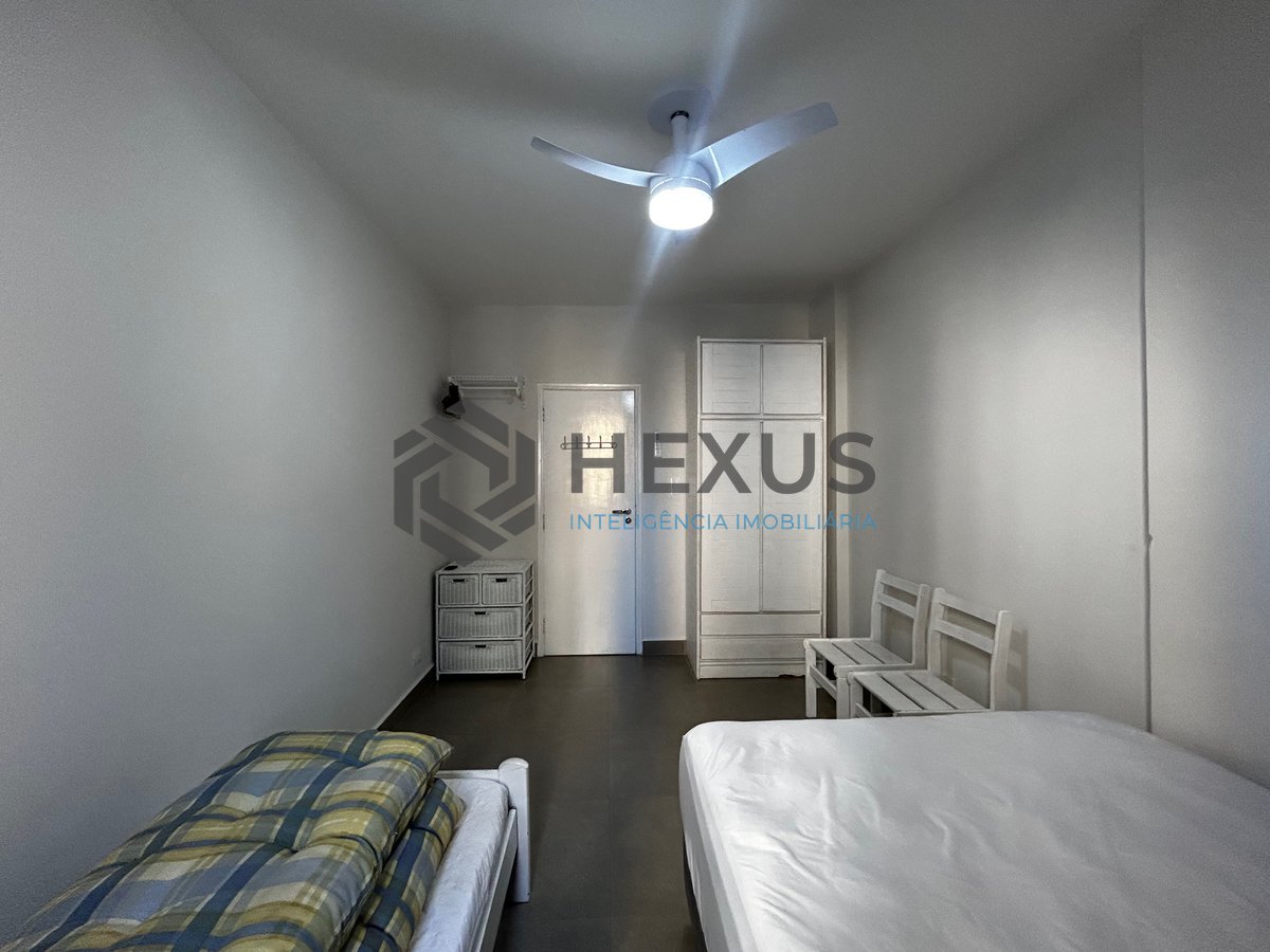 Foto 19 de Apartamento com varanda a 150m da praia na Enseada, Guarujá