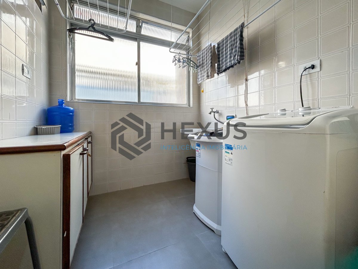 Foto 25 de Apartamento com varanda a 150m da praia na Enseada, Guarujá