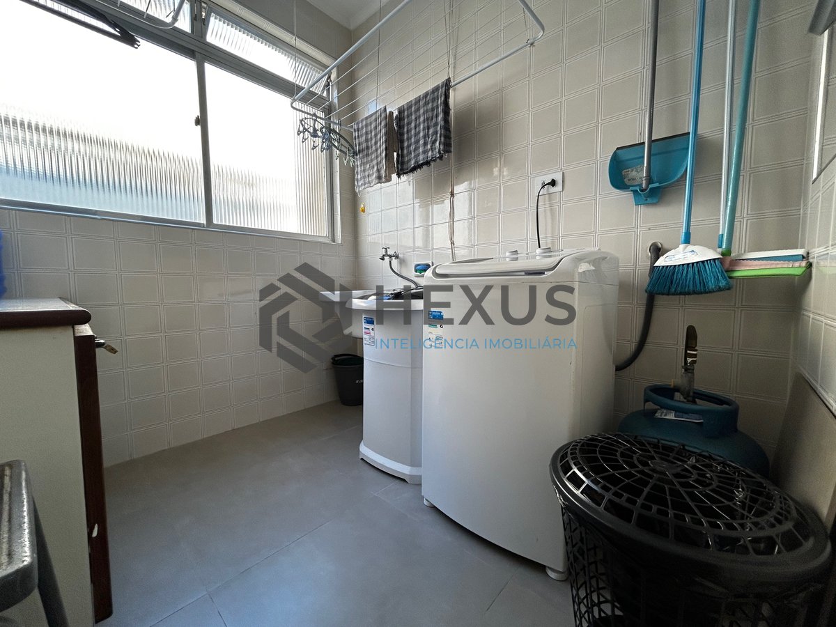 Foto 26 de Apartamento com varanda a 150m da praia na Enseada, Guarujá