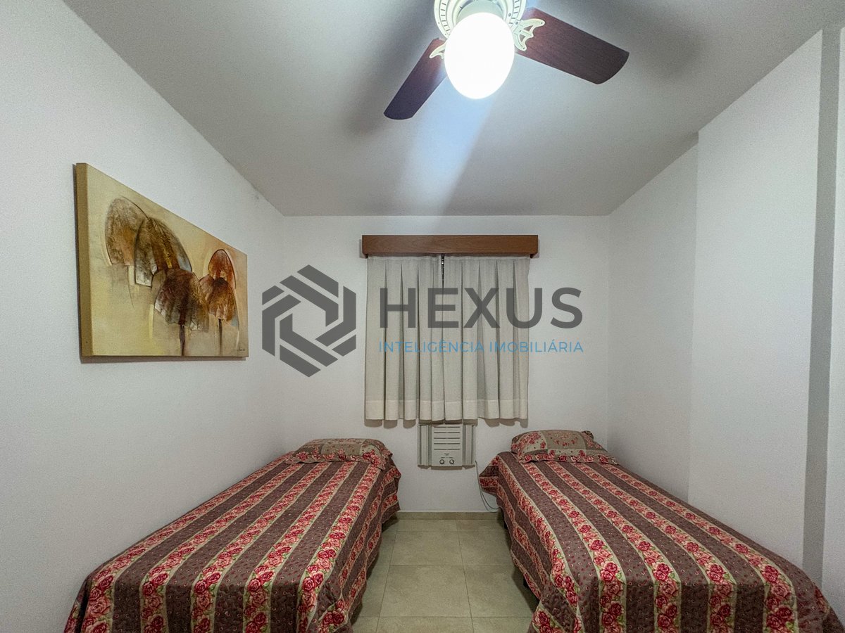 Foto 11 de Apartamento com varanda a 150m da praia na Enseada, Guarujá