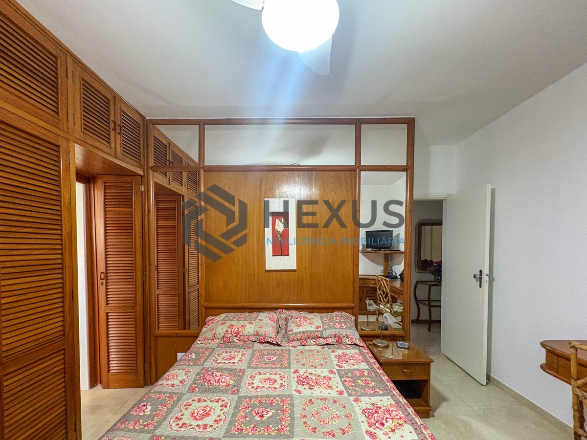 Foto 15 de Apartamento com varanda a 150m da praia na Enseada, Guarujá
