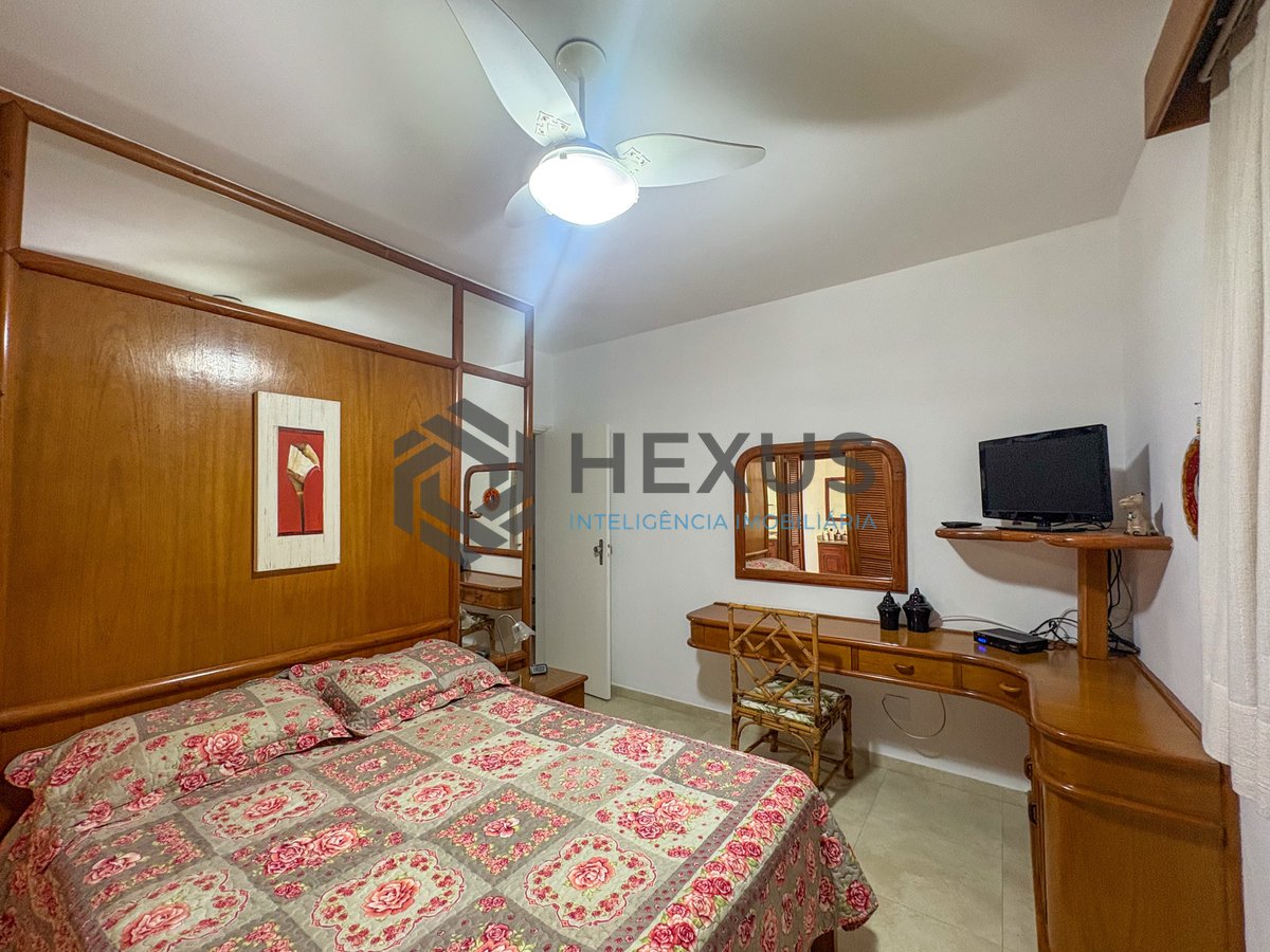 Foto 16 de Apartamento com varanda a 150m da praia na Enseada, Guarujá