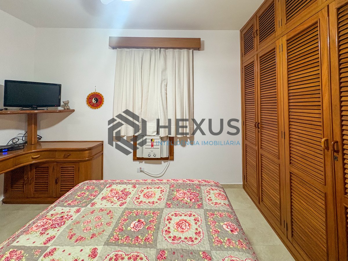 Foto 17 de Apartamento com varanda a 150m da praia na Enseada, Guarujá