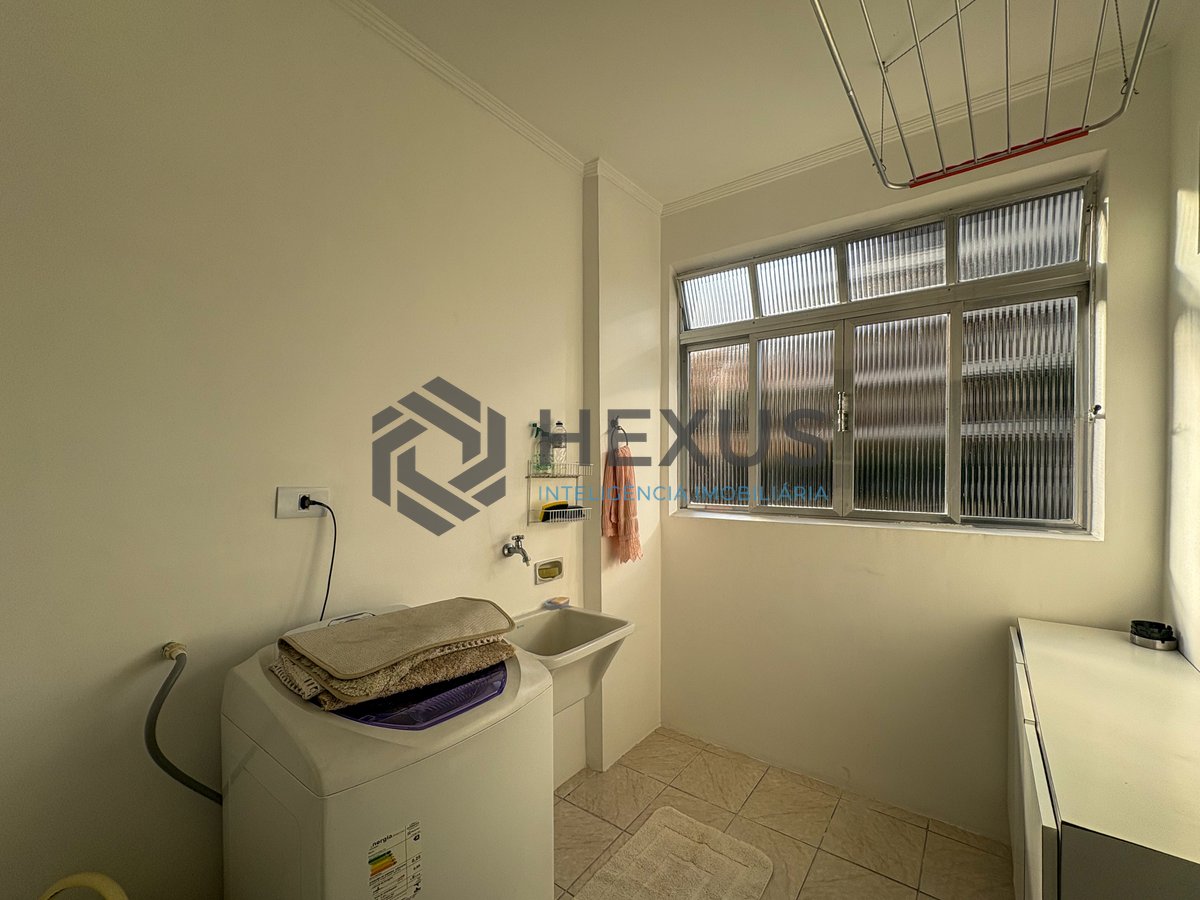 Foto 21 de Apartamento com varanda a 150m da praia na Enseada, Guarujá