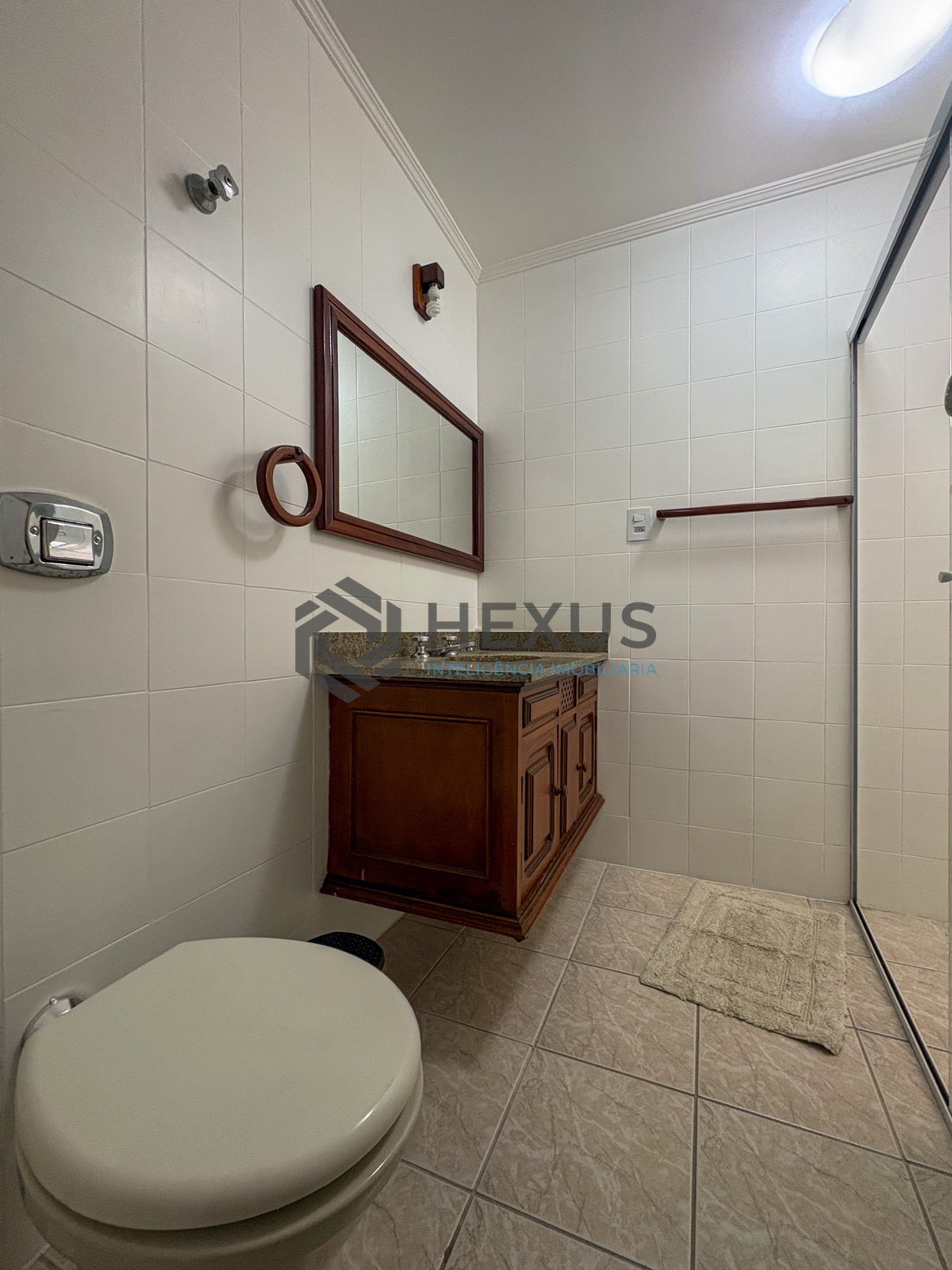 Foto 7 de Apartamento com varanda a 150m da praia na Enseada, Guarujá