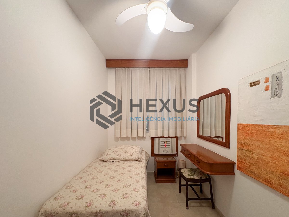 Foto 8 de Apartamento com varanda a 150m da praia na Enseada, Guarujá