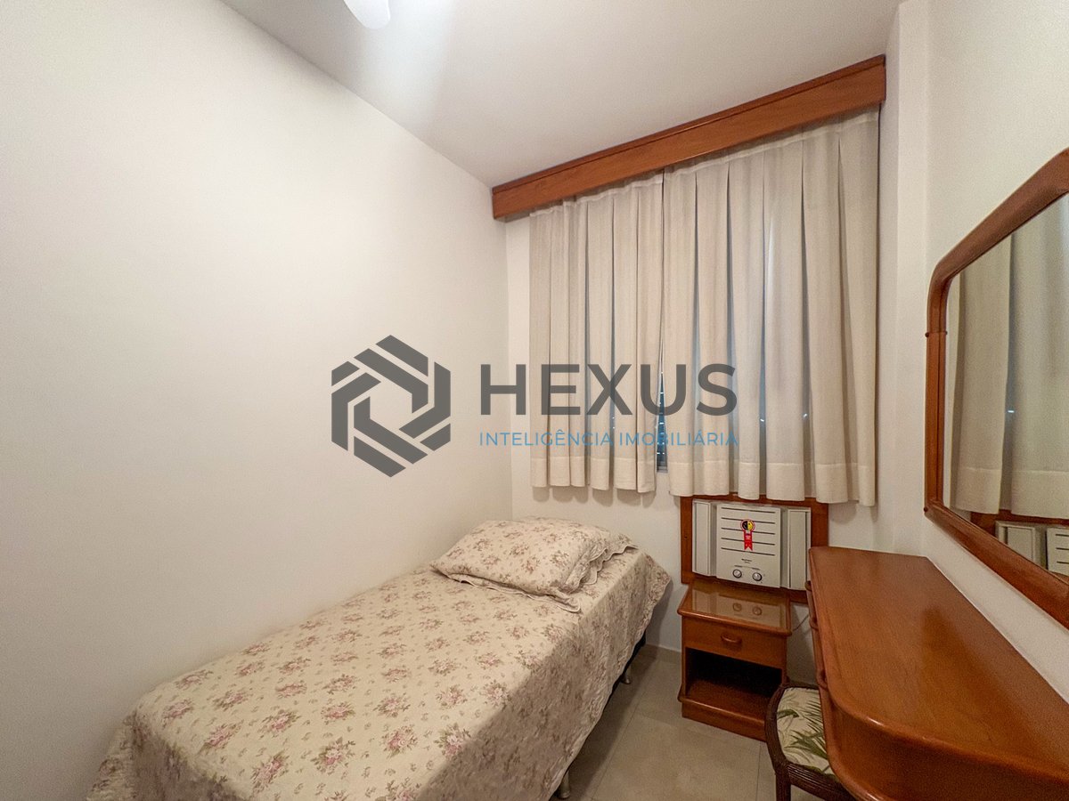 Foto 10 de Apartamento com varanda a 150m da praia na Enseada, Guarujá