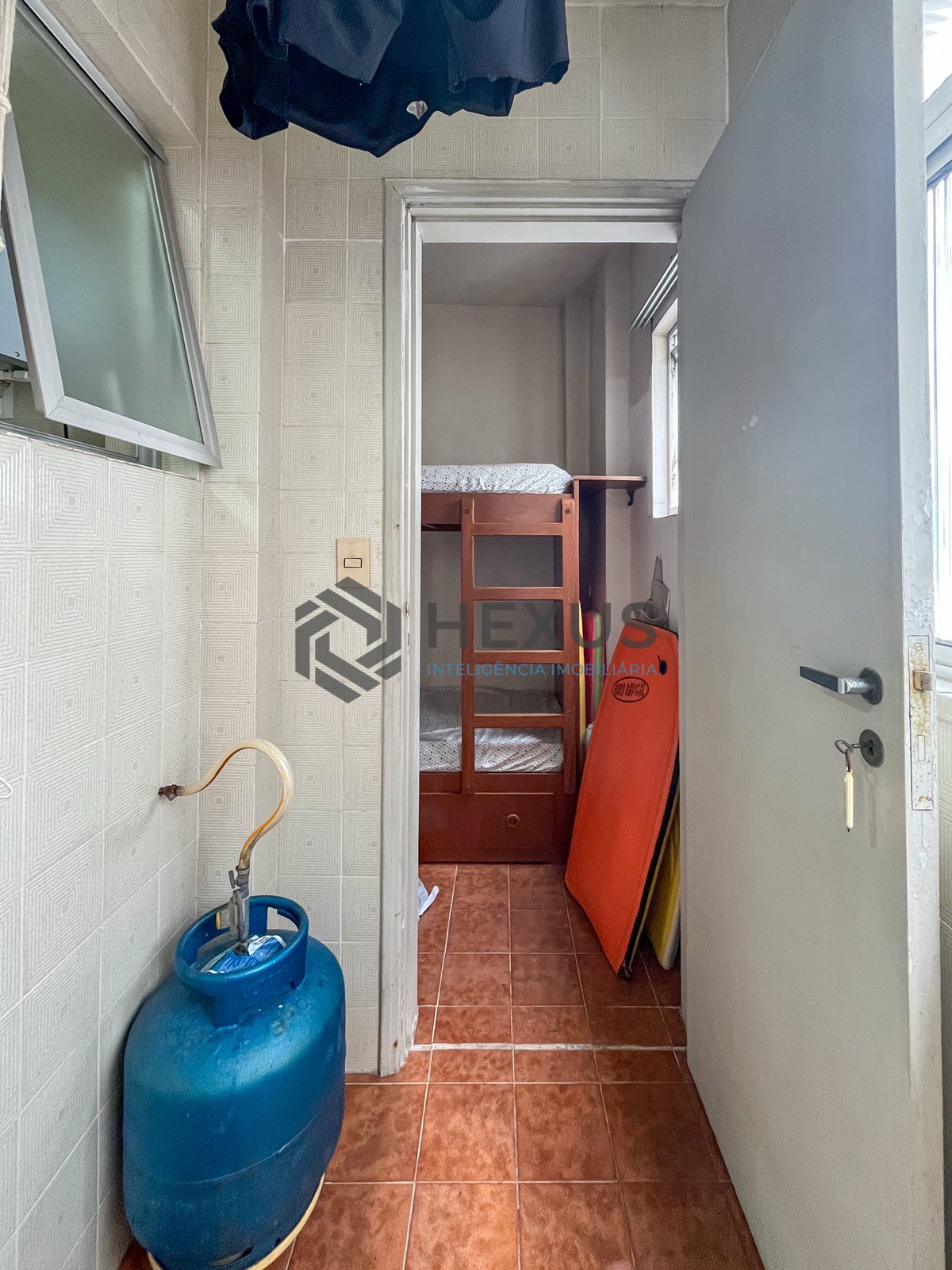 Foto 20 de Apartamento com varanda vista mar e lazer a 1 quadra da praia nas Pitangueiras, Guarujá