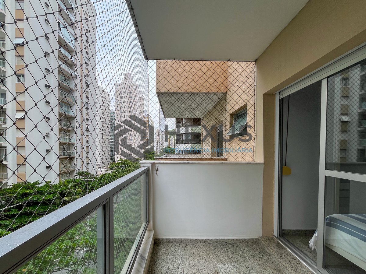 Foto 20 de Apartamento com varanda vista mar e lazer a 1 quadra da praia nas Pitangueiras, Guarujá