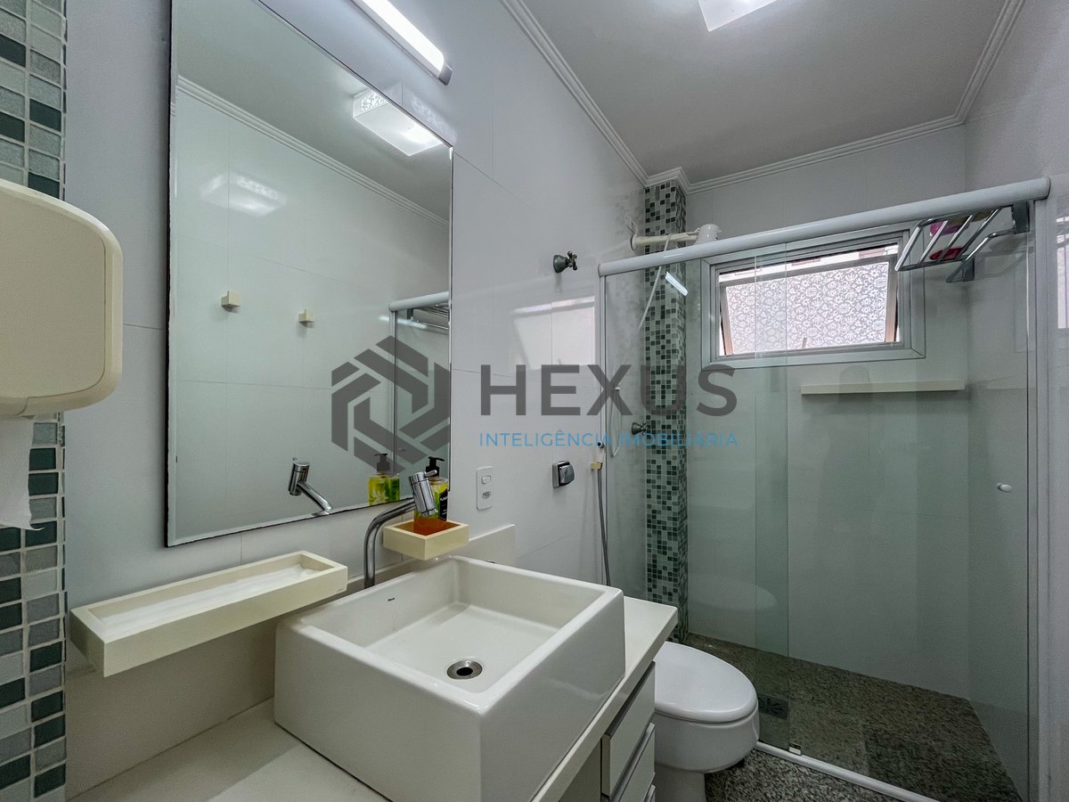 Foto 21 de Apartamento com varanda vista mar e lazer a 1 quadra da praia nas Pitangueiras, Guarujá