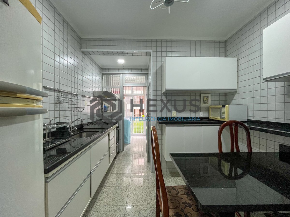 Foto 22 de Apartamento com varanda vista mar e lazer a 1 quadra da praia nas Pitangueiras, Guarujá