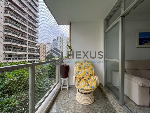 Foto 9 de Apartamento com varanda vista mar e lazer a 1 quadra da praia nas Pitangueiras, Guarujá
