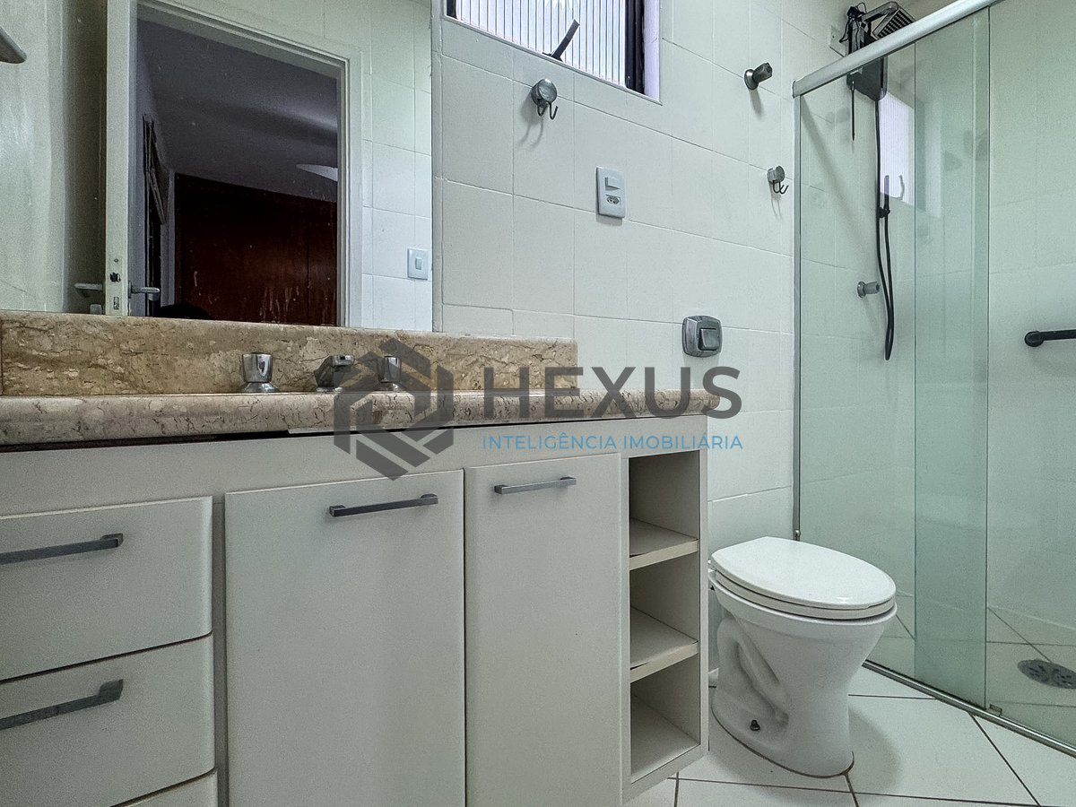 Foto 17 de Apartamento reformado com varanda e lazer no Jardim Astúrias, Guarujá