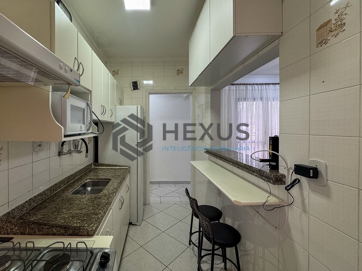 Foto 20 de Apartamento reformado com varanda e lazer no Jardim Astúrias, Guarujá
