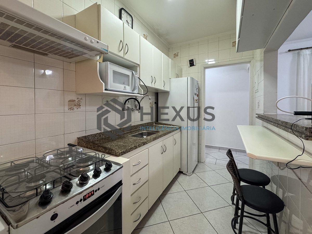 Foto 21 de Apartamento reformado com varanda e lazer no Jardim Astúrias, Guarujá