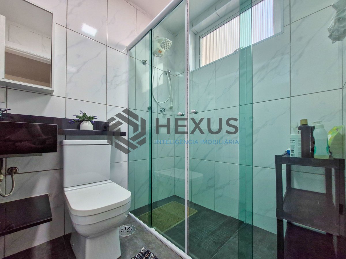 Foto 18 de Apartamento com varanda a 1 quadra da praia nas Pitangueiras, Guarujá, SP