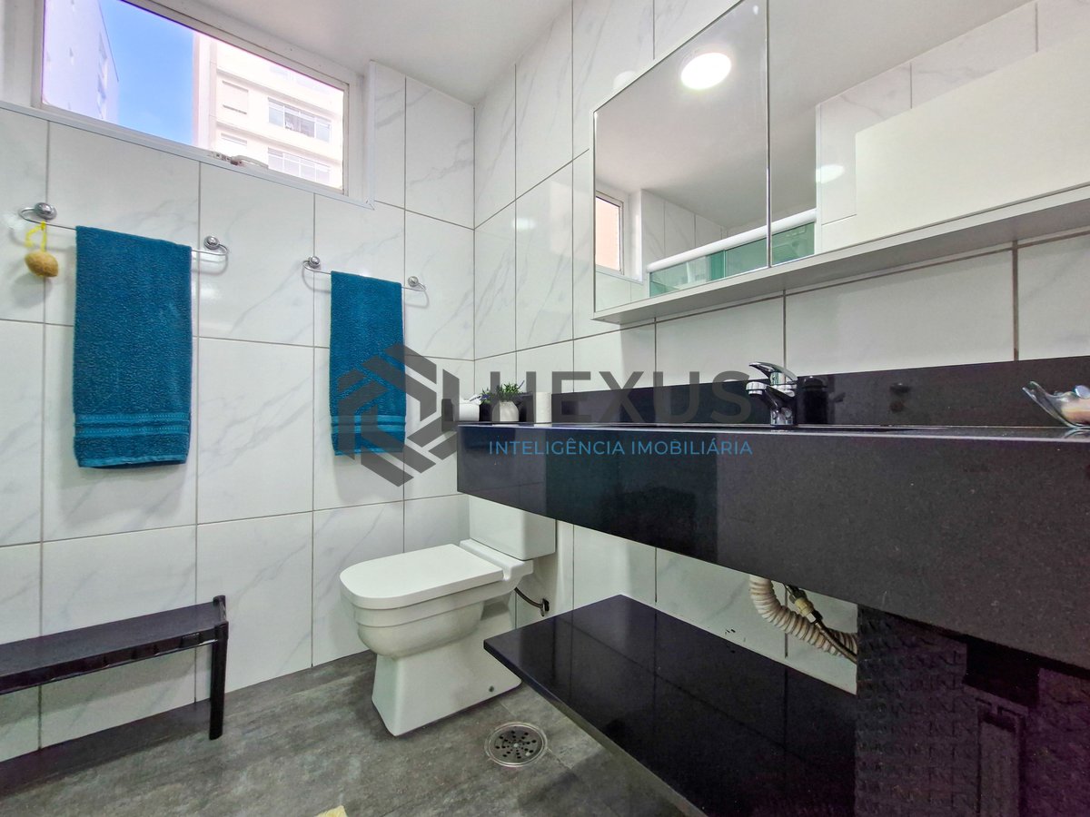 Foto 26 de Apartamento com varanda a 1 quadra da praia nas Pitangueiras, Guarujá, SP