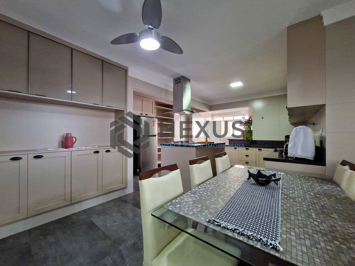 Foto 28 de Apartamento com varanda a 1 quadra da praia nas Pitangueiras, Guarujá, SP