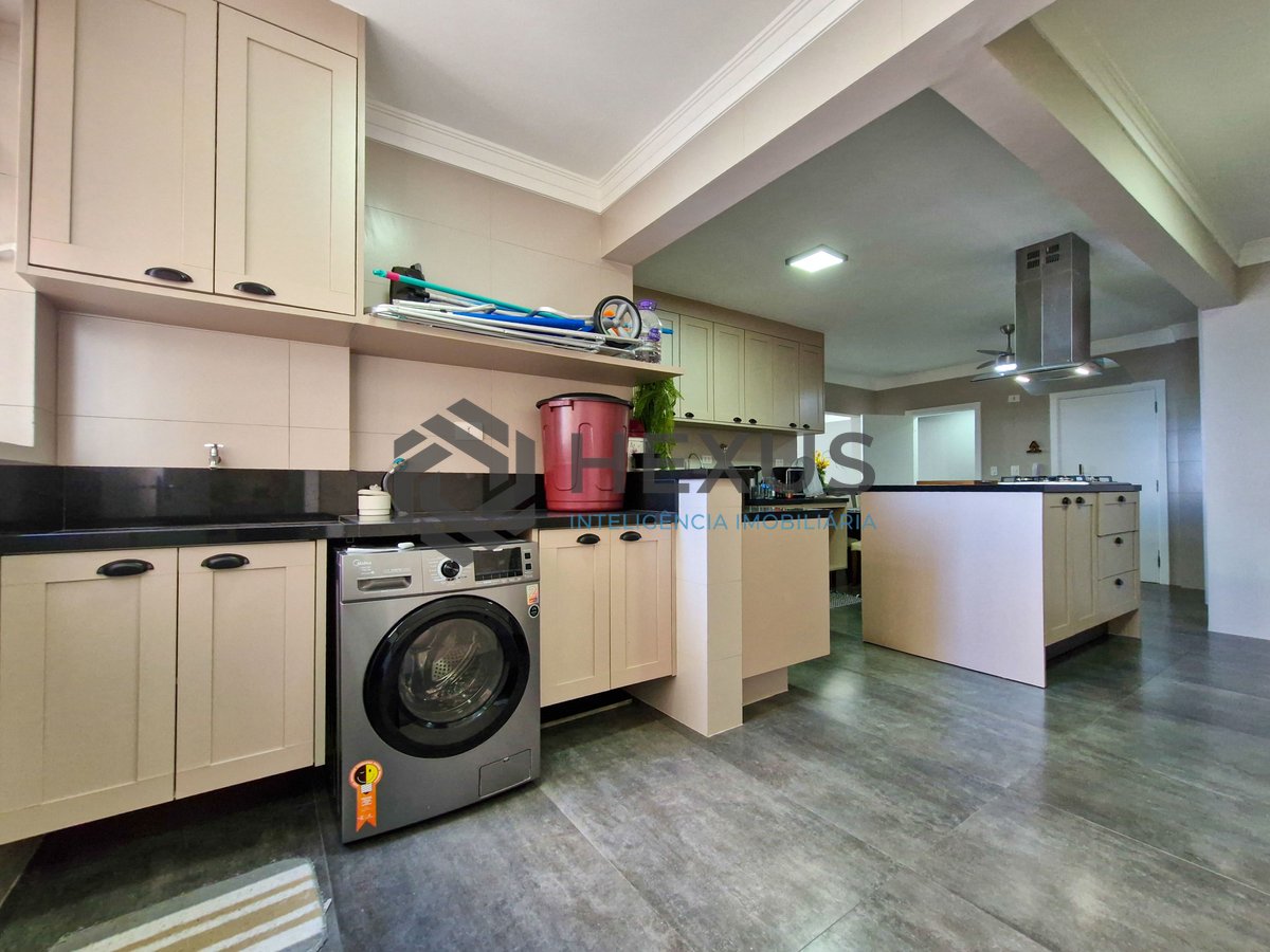 Foto 35 de Apartamento com varanda a 1 quadra da praia nas Pitangueiras, Guarujá, SP