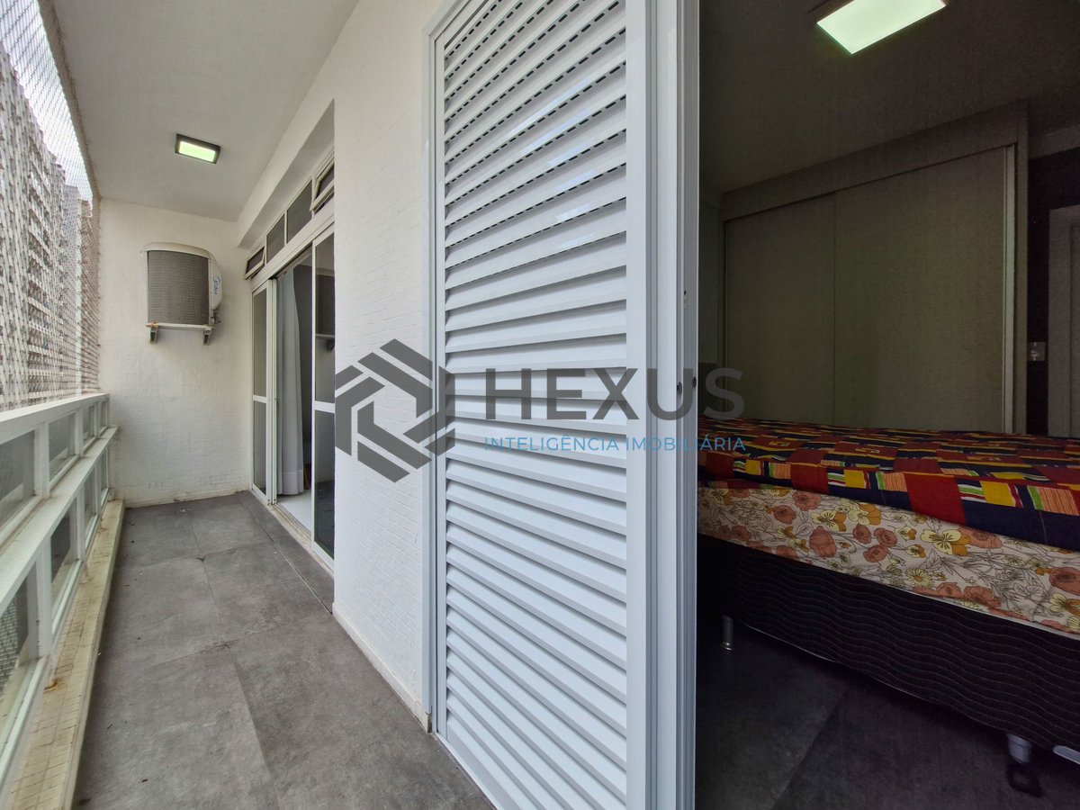 Foto 8 de Apartamento com varanda a 1 quadra da praia nas Pitangueiras, Guarujá, SP