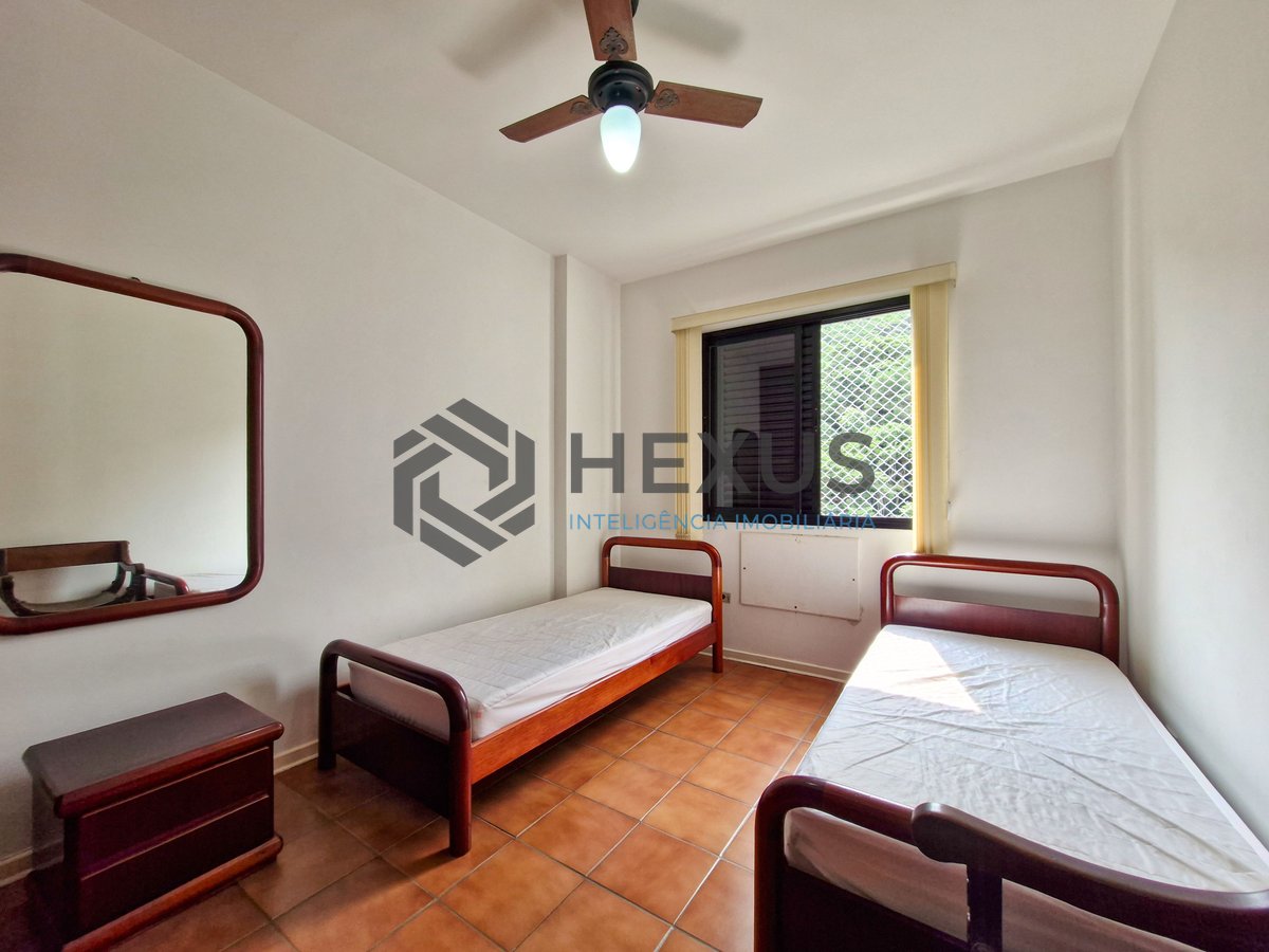 Foto 14 de Apartamento com varanda vista mar na beira mar da praia nas Pitangueiras, Guarujá