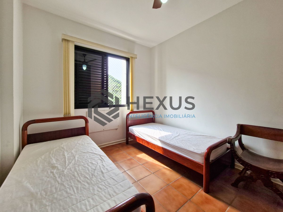 Foto 16 de Apartamento com varanda vista mar na beira mar da praia nas Pitangueiras, Guarujá