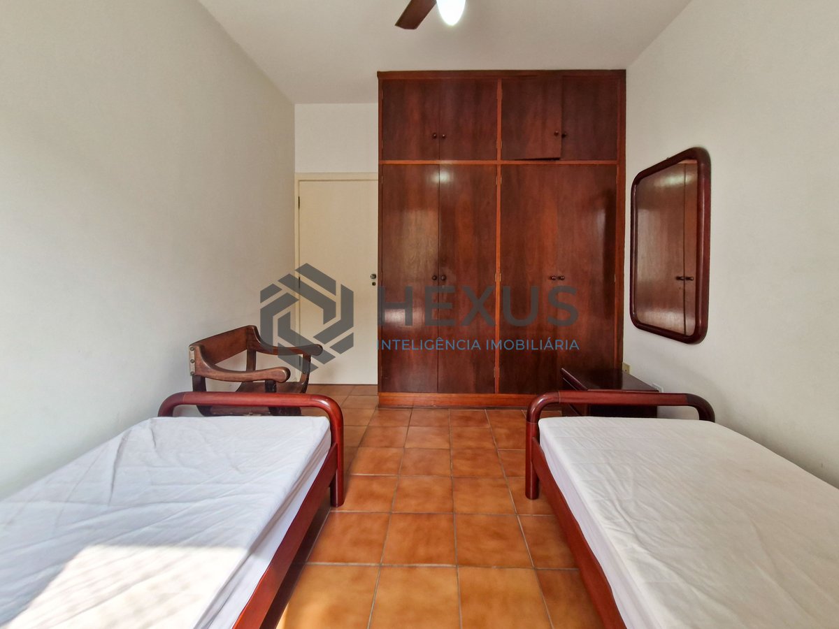 Foto 17 de Apartamento com varanda vista mar na beira mar da praia nas Pitangueiras, Guarujá