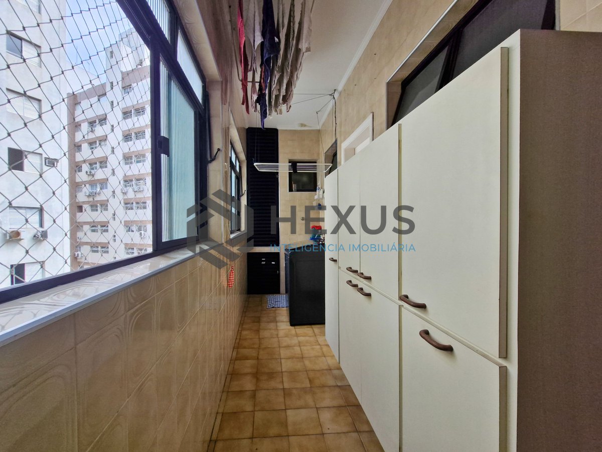 Foto 28 de Apartamento com varanda vista mar na beira mar da praia nas Pitangueiras, Guarujá