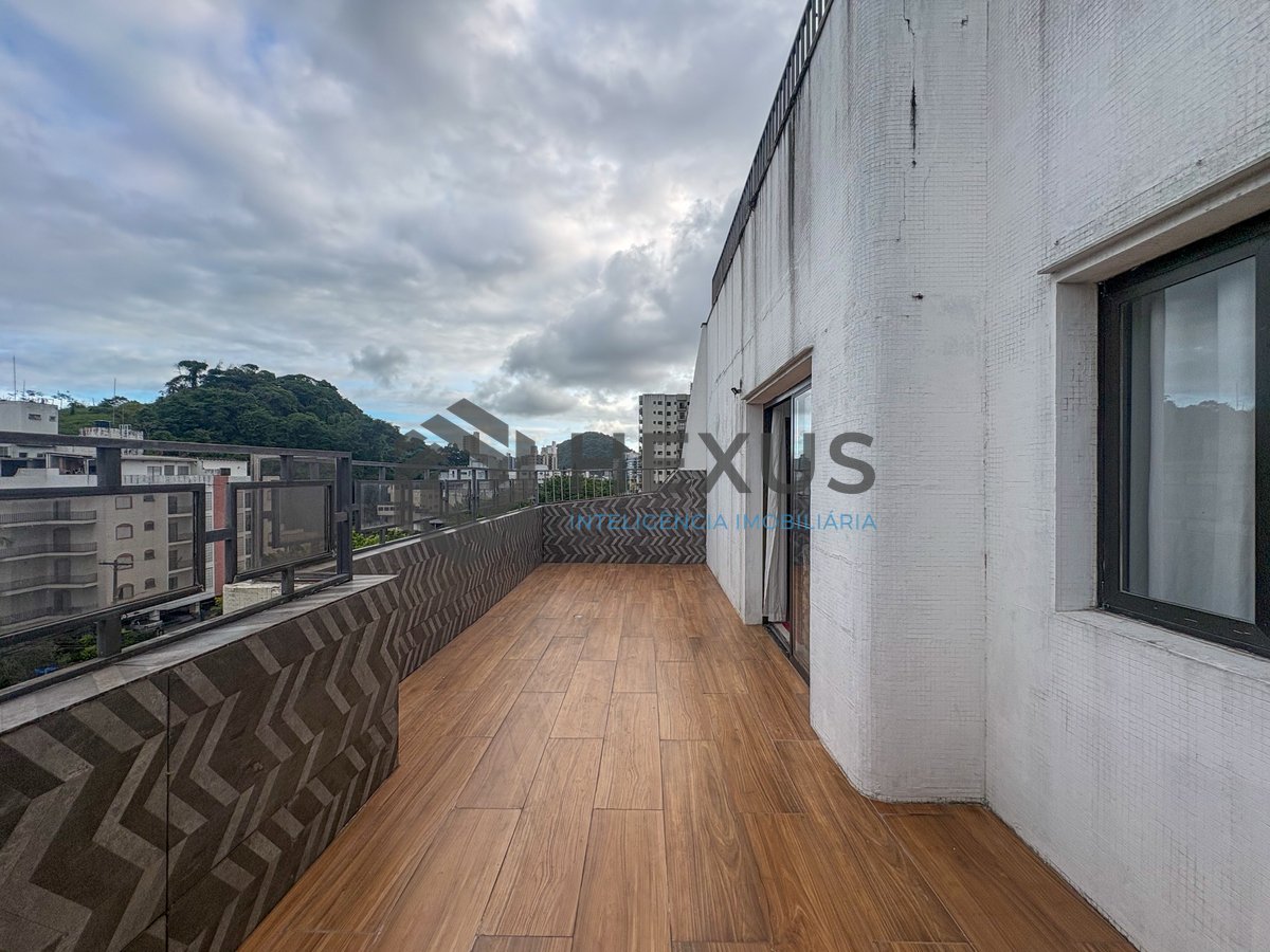 Foto 4 de Cobertura Duplex reformado com varanda na Enseada, Guarujá