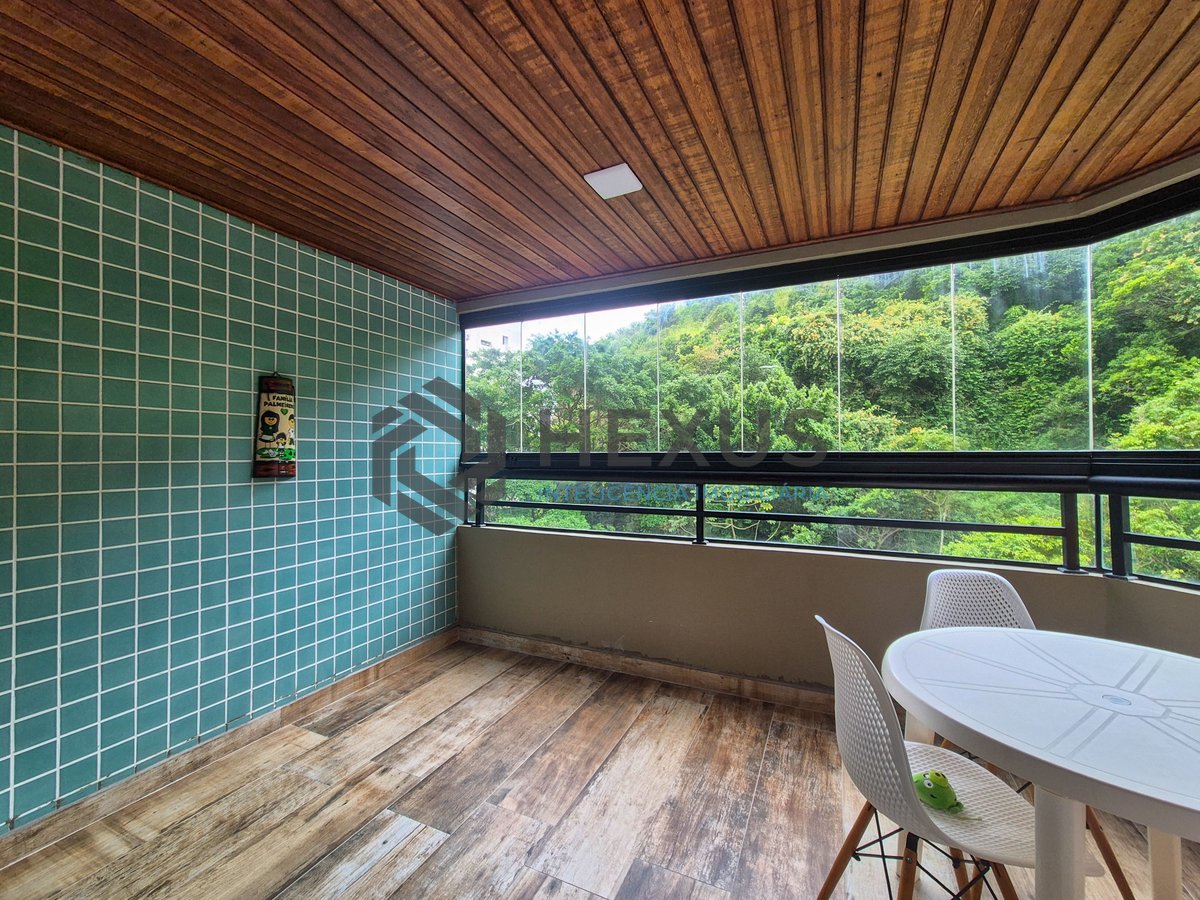 Foto 4 de Apartamento com varanda e lazer a 1 quadra da praia nas Pitangueiras, Guarujá