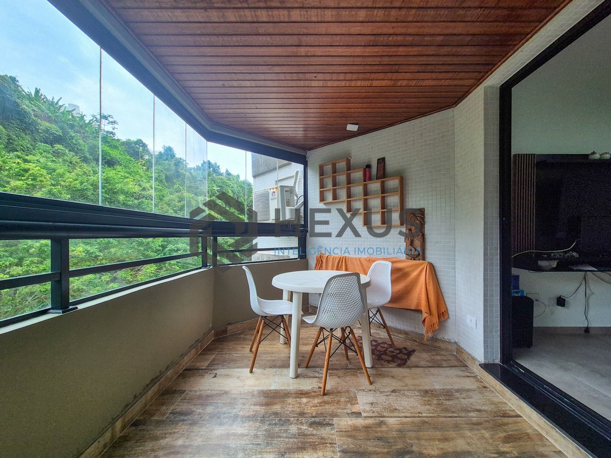 Foto 5 de Apartamento com varanda e lazer a 1 quadra da praia nas Pitangueiras, Guarujá