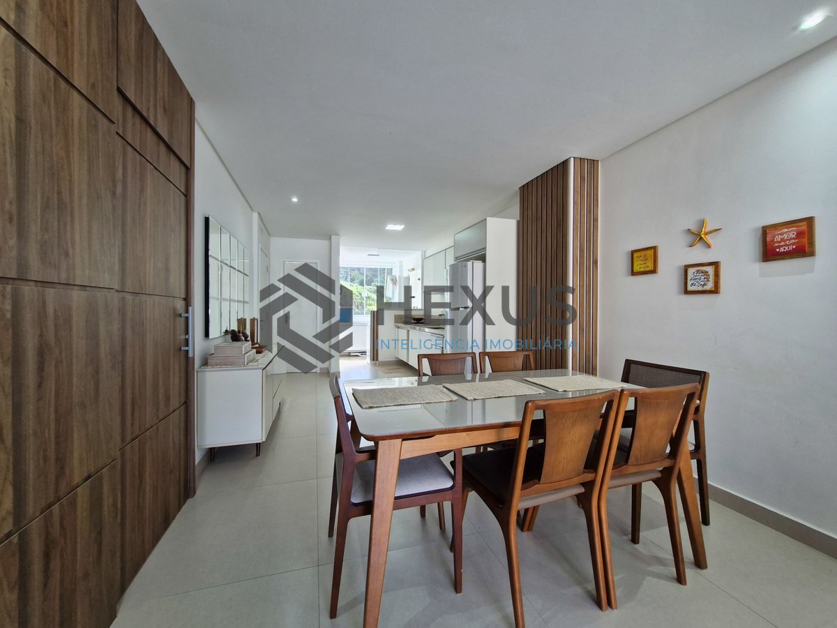 Foto 11 de Apartamento reformado frente mar com varanda e lazer nas Pitangueiras, Guarujá