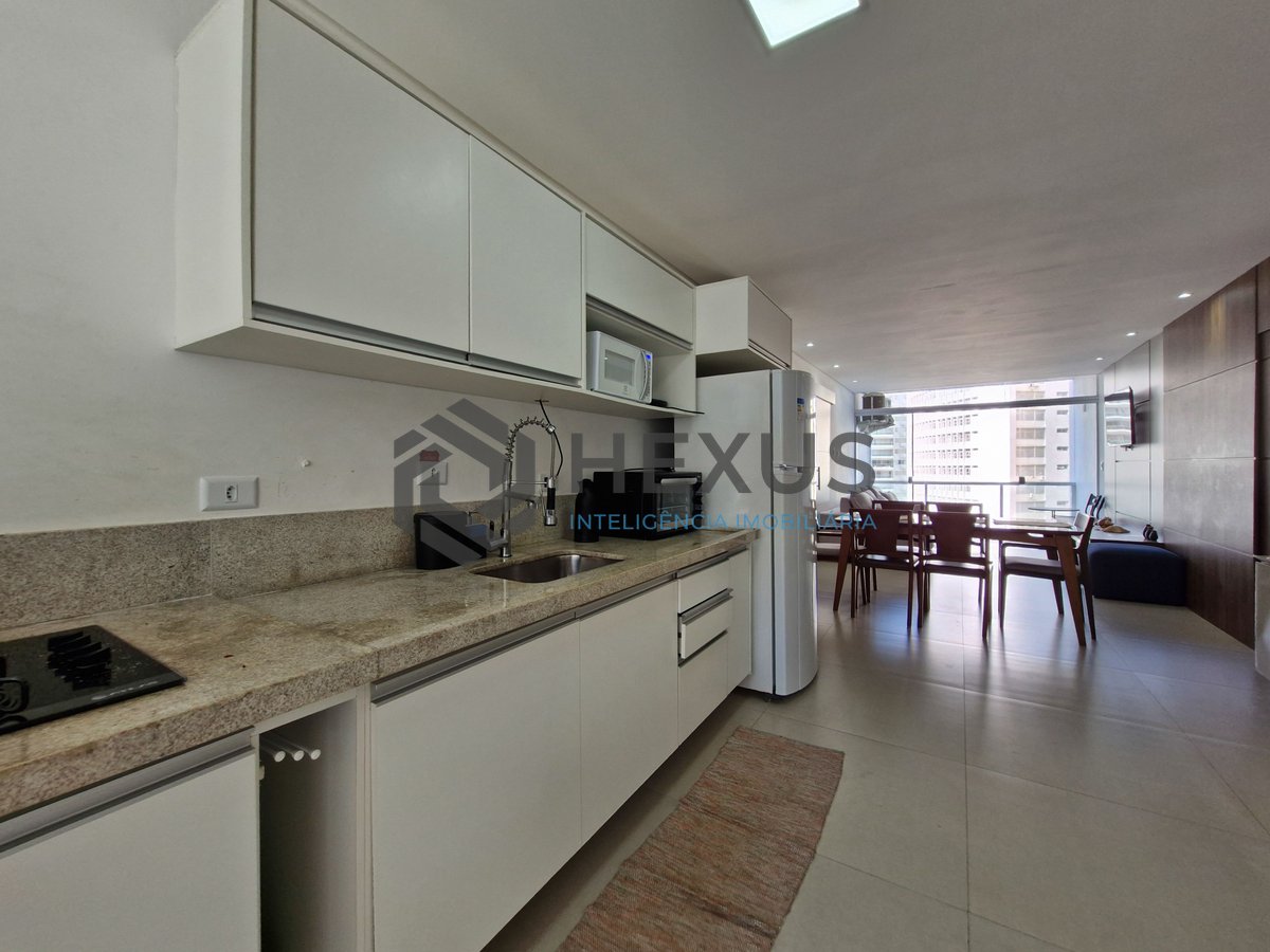 Foto 16 de Apartamento reformado frente mar com varanda e lazer nas Pitangueiras, Guarujá