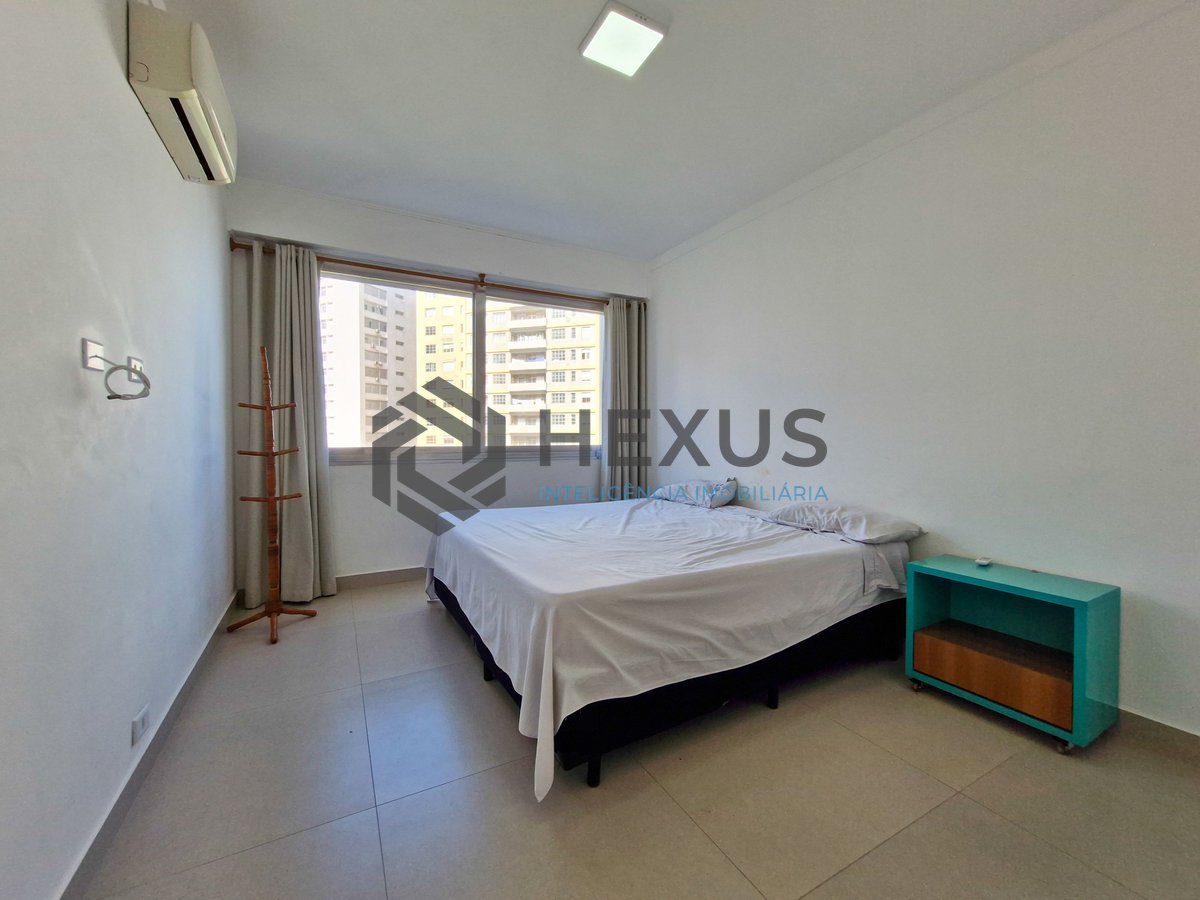 Foto 17 de Apartamento reformado frente mar com varanda e lazer nas Pitangueiras, Guarujá