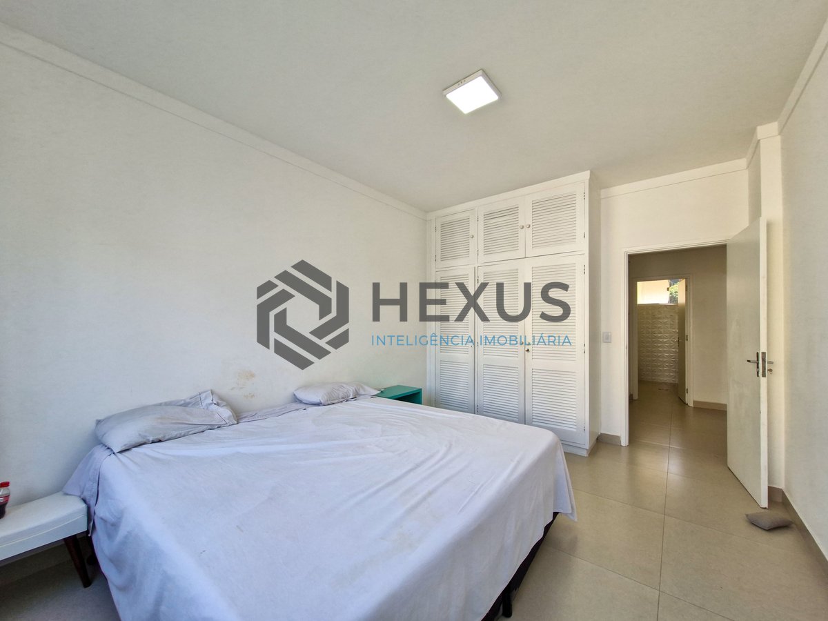 Foto 19 de Apartamento reformado frente mar com varanda e lazer nas Pitangueiras, Guarujá