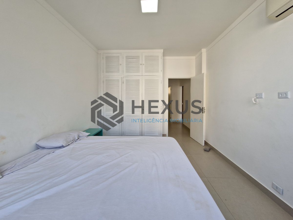 Foto 20 de Apartamento reformado frente mar com varanda e lazer nas Pitangueiras, Guarujá
