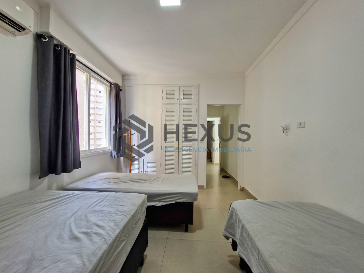 Foto 30 de Apartamento reformado frente mar com varanda e lazer nas Pitangueiras, Guarujá