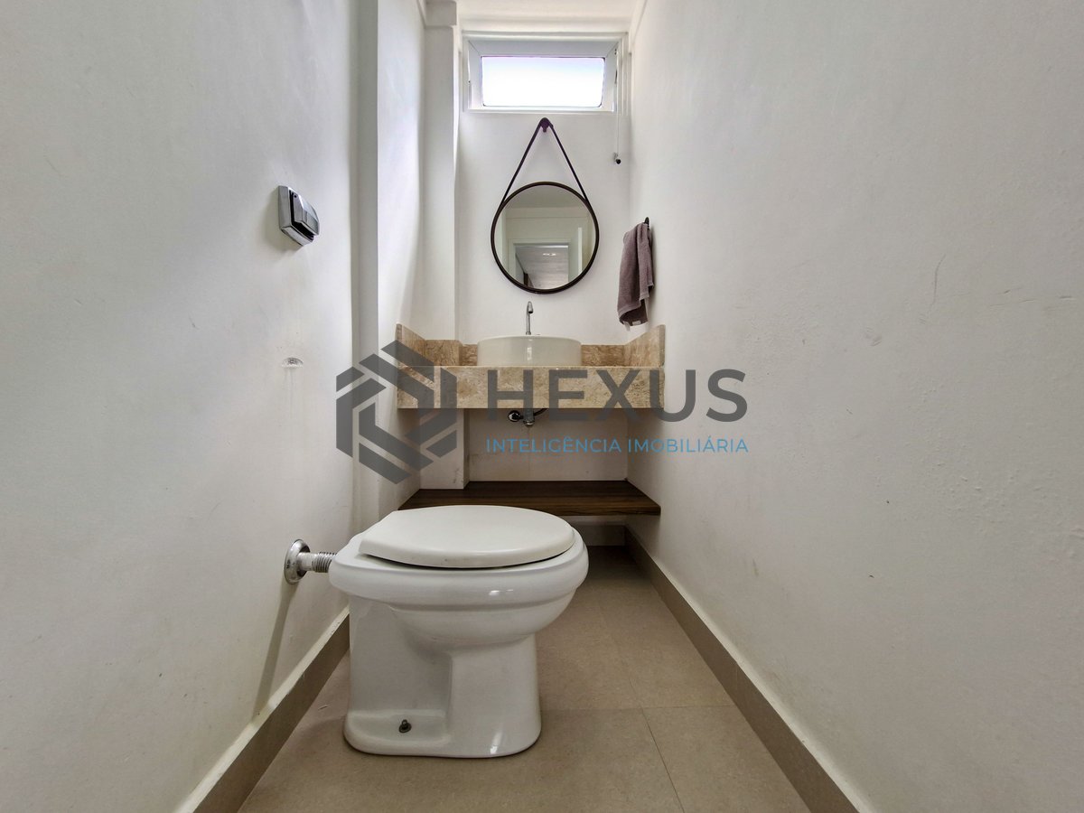 Foto 32 de Apartamento reformado frente mar com varanda e lazer nas Pitangueiras, Guarujá