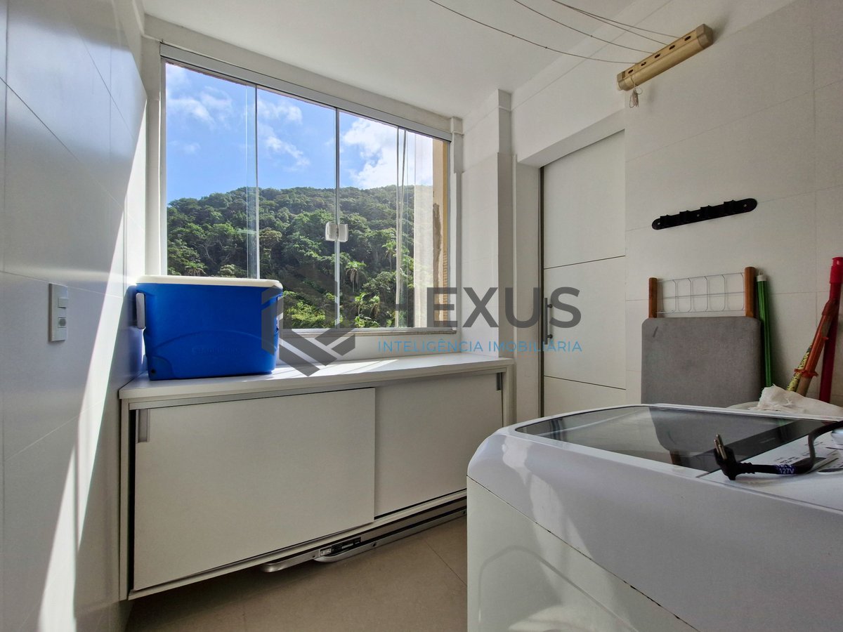 Foto 35 de Apartamento reformado frente mar com varanda e lazer nas Pitangueiras, Guarujá
