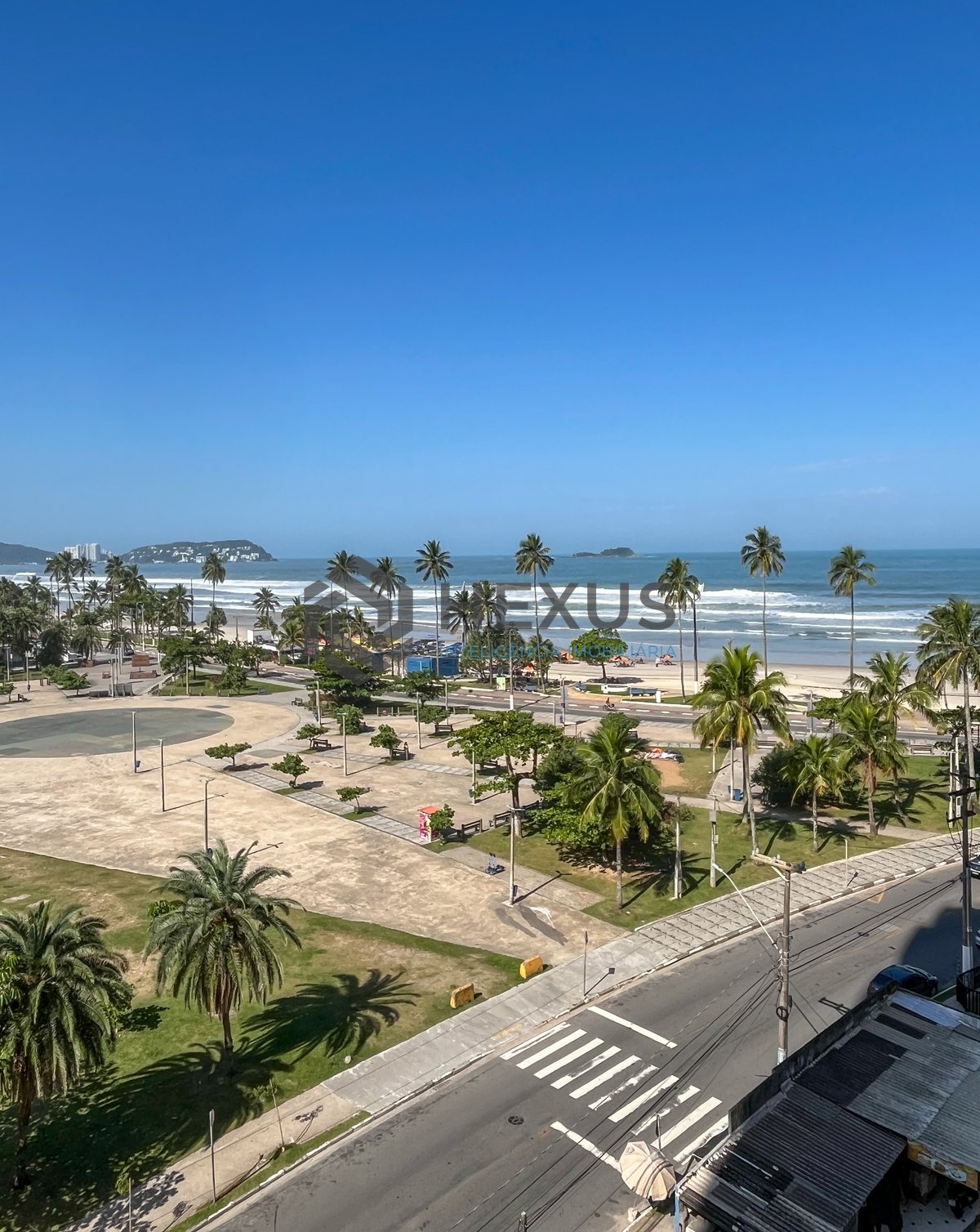 Foto 2 de Apartamento com varanda vista mar e lazer beira mar da praia na Enseada, Guarujá