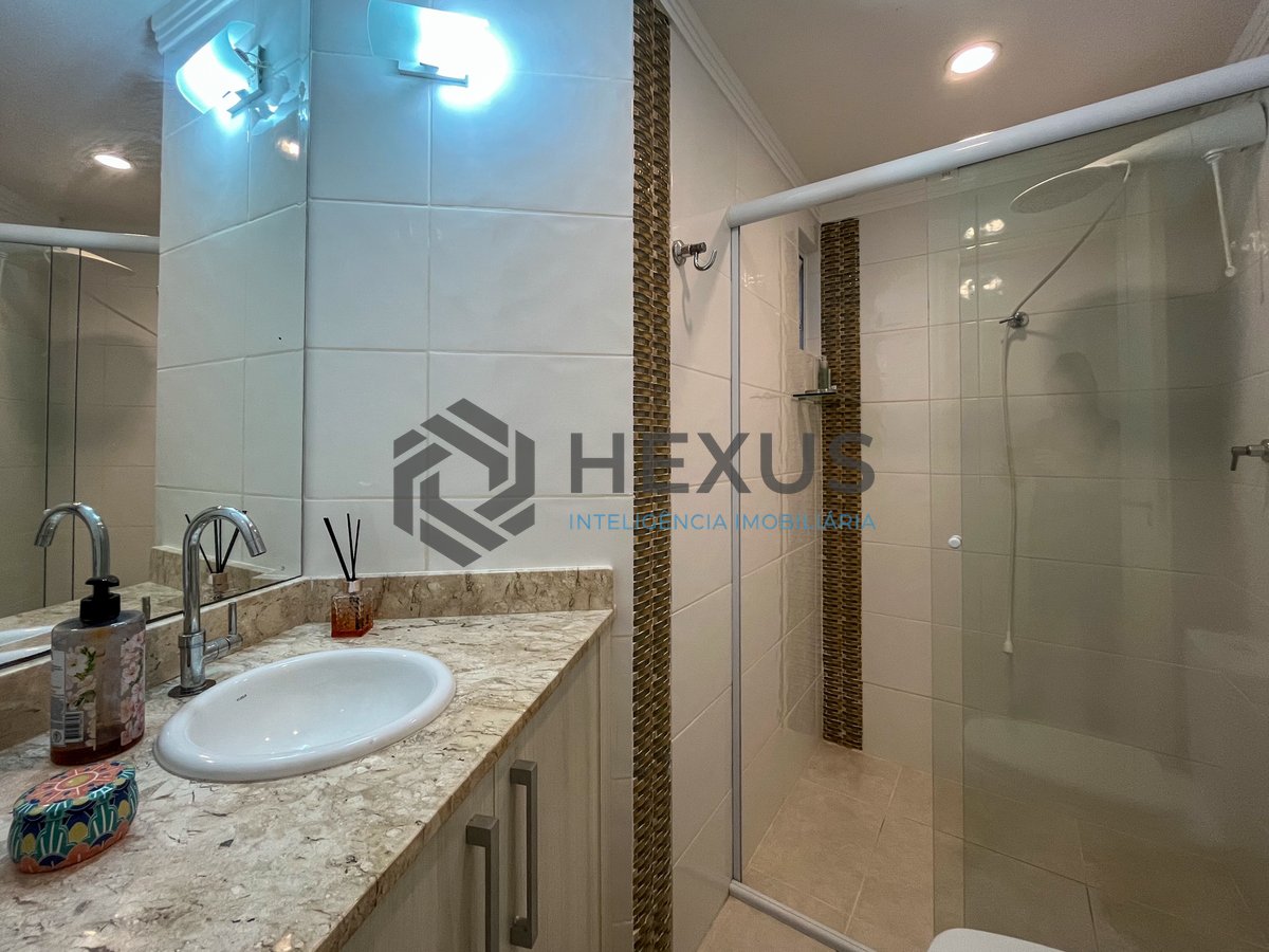Foto 18 de Apartamento com varanda vista mar e lazer beira mar da praia na Enseada, Guarujá