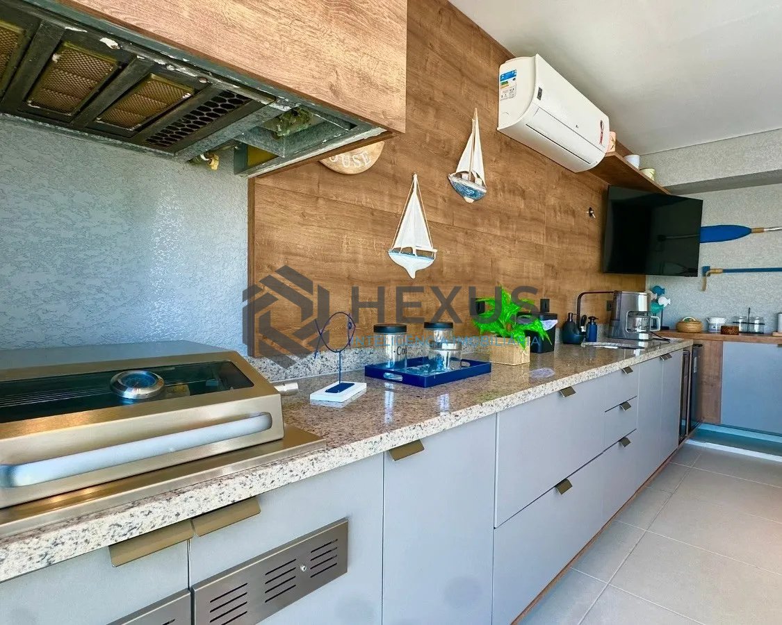 Foto 12 de Apartamento reformado com varanda gourmet e lazer a 200m da praia nas Pitangueiras, Guarujá