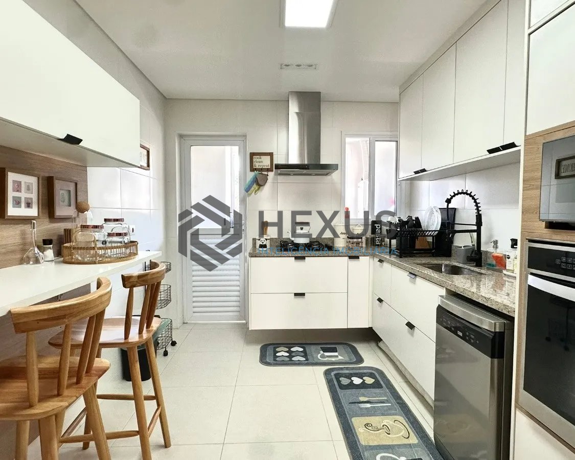 Foto 18 de Apartamento reformado com varanda gourmet e lazer a 200m da praia nas Pitangueiras, Guarujá