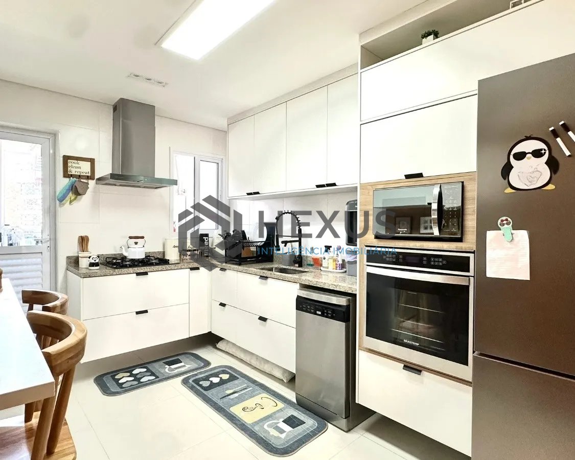 Foto 20 de Apartamento reformado com varanda gourmet e lazer a 200m da praia nas Pitangueiras, Guarujá