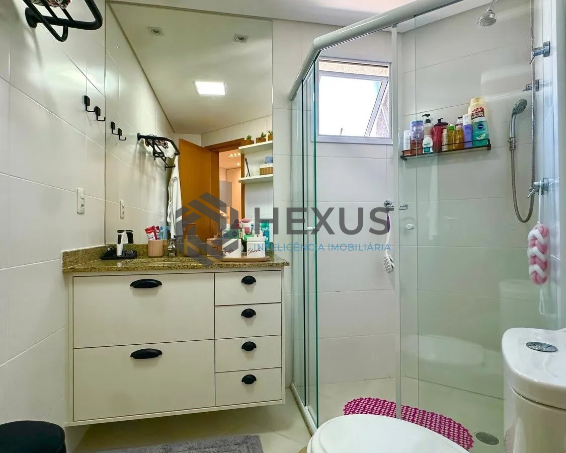 Foto 24 de Apartamento reformado com varanda gourmet e lazer a 200m da praia nas Pitangueiras, Guarujá