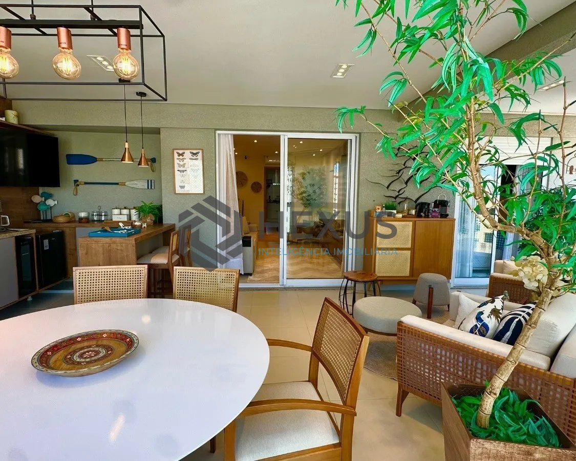 Foto 5 de Apartamento reformado com varanda gourmet e lazer a 200m da praia nas Pitangueiras, Guarujá