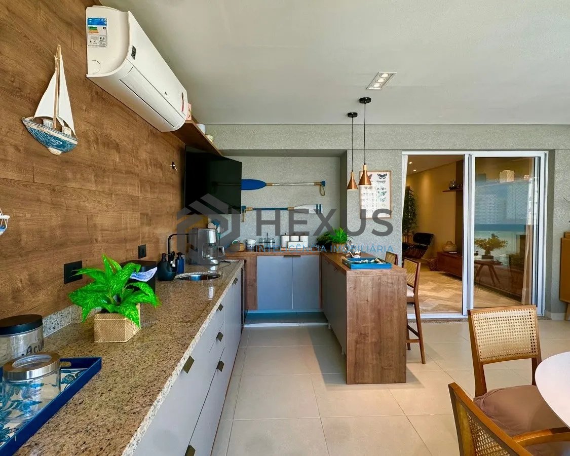 Foto 7 de Apartamento reformado com varanda gourmet e lazer a 200m da praia nas Pitangueiras, Guarujá