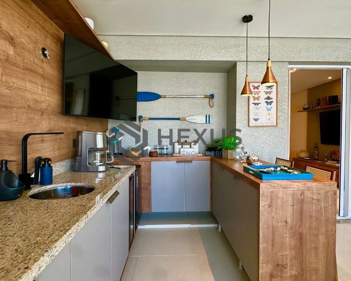 Foto 8 de Apartamento reformado com varanda gourmet e lazer a 200m da praia nas Pitangueiras, Guarujá